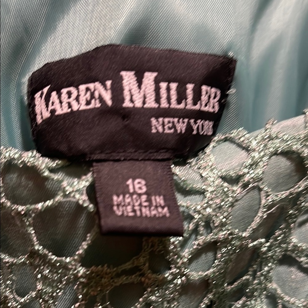 Elegant Green Lace Overlay Dress - Picture 3 of 4